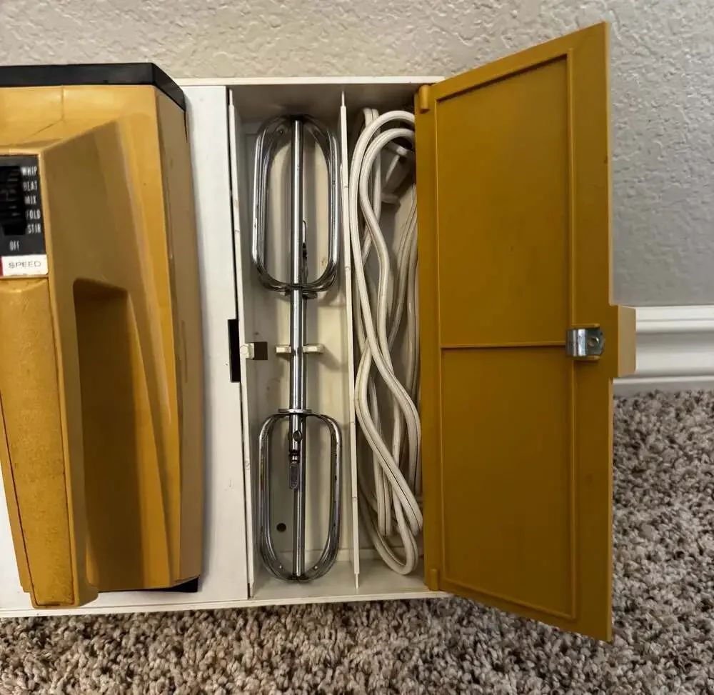 Vintage MCM 1950/60's Hamilton Beach Wall Mounted Hand Mixer COMPLETE, works